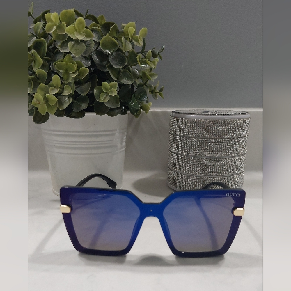 Black Gucci Sunnies